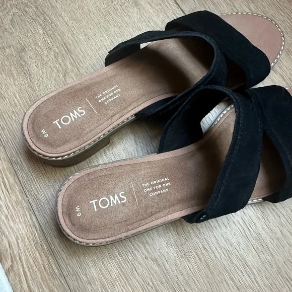 TOMS Women's Black Double Strap Sandals - Picture 3 of 5